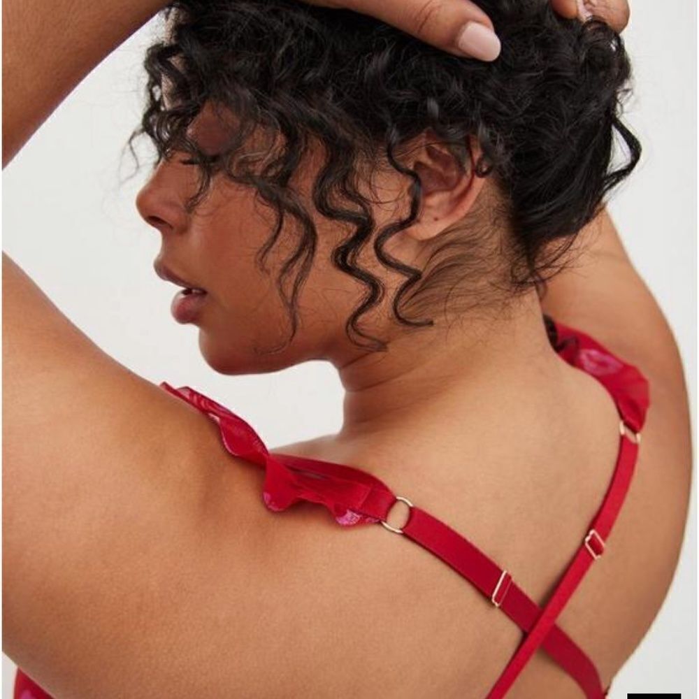 NEW Torrid Curve Size 2 Ruched Mesh Ruffle Chemise Red Lips Valentines Day NEW - Picture 3 of 13